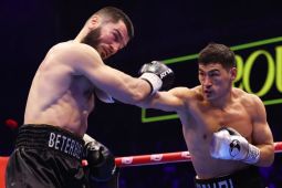 Dmitry Bivol balas kekalahan atas Beterbiev