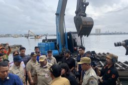Pemprov DKI kerahkan 1.000 personel keruk sungai dan waduk cegah banjir