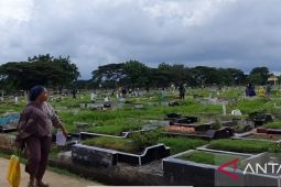 Peziarah padati TPU Semper di hari libur jelang bulan suci Ramadhan