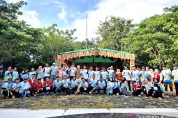 Peserta HPSN di Gorontalo olahraga lari dan memungut sampah