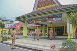 Harry Pahlevi Harahap pimpin apel gabungan di hari pertama kerja