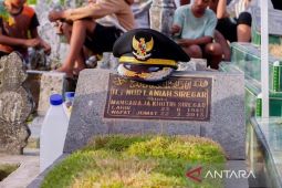 Usai dilantik, Zakiyuddin langsung ziarah makam ibunda tercinta