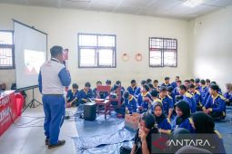 Honda Babel ajak SMK YAPERBEL 2 mengenali keselamatan saat berkendara