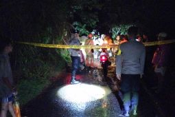 Tim SAR Berjuang Berjam-jam Evakuasi Korban Longsor di Garut (Video)