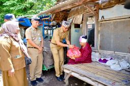 Pemkab Banyuwangi salurkan paket sembako pengganti ucapan pelantikan