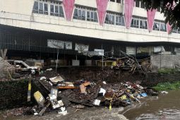 Kirmir ambruk di Pasar Ancol Bandung mulai diperbaiki