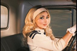 "Short n' Sweet" puncaki penjualan album teratas Billboard