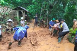 Rumah warga Pacitan rusak parah diterjang longsor