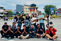 Honda Babel hunting foto bersama New Honda PCX 160 di Bundaran Satam