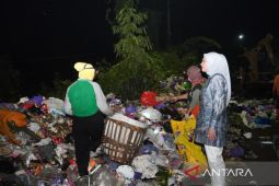 Wakil Wali Kota Banjarmasin turun langsung tutup beberapa titik TPS sampah ilegal