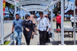 Mataram tata fasilitas umum di Pantai Ampenan