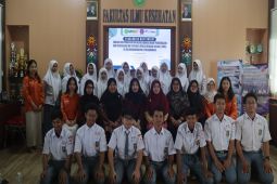 Dosen Fikes UMPR cegah penyebaran penyakit infeksi menular seksual lewat program pengabdian masyarakat