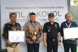Bea Cukai Sidoarjo fasilitasi pembebasan cukai etil alkohol