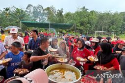 Honda Babel bagikan ratusan porsi masakan untuk warga Sinar Manik