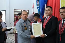Kemenkum Babel serahkan sertifikat hak cipta ke mahasiswa Uniper