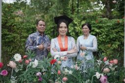 Sempat menyerah, Theresi Fransisca bangkit dan meraih lulusan terbaik