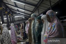 Shalat Tarawih pertama di Masjid Agung Banten