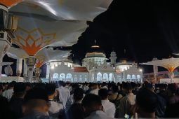 Ribuan jamaah tarawih perdana di Masjid Raya Baiturrahman Banda Aceh