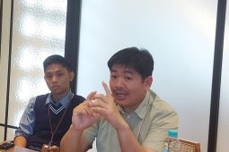 Main gawai sambil menunduk hingga "kretek" badan bisa kena skoliosis