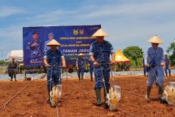 Kasau tanam jagung di Lanud El Tari Kupang