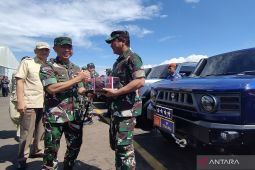 Menhan menyerahkan 700 Maung MV3 Pindad ke TNI dan Polri untuk operasional