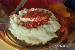 Masjid tertua Samarinda hidangkan bubur peca khas tiap Ramadhan