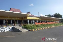 Penerbangan di Bandara Frans Seda Maumere ditutup karena terdampak erupsi