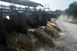BPBD minta warga bantaran Ciliwung waspada