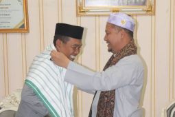 Bupati HSS bersilaturrahmi dengan Guru Syairazi di Ponpes Dalpa