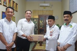 Kemenag Serang serahkan 500 Al Quran untuk Safari Ramadhan