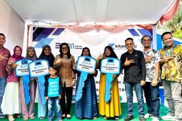 Krakatau Steel serahkan enam unit rumah layak huni untuk warga Anyar