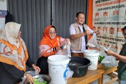 DPD PKS Tabalong berbagi Ikan untuk masyarakat