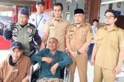 Seorang pria yang diduga dibuang orang tidak dikenal di Palabuhanratu dipulangkan