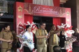 Warga Maluku sambut kedatangan pasangan Gubernur-Wagub baru