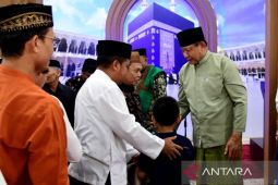 Gubernur Gusnar bersilaturahmi dengan jemaah Masjid Darul Arqam