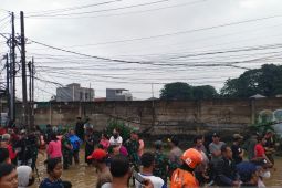 Danrem 051/Wijayakarta pimpin evakuasi korban banjir di Kota Bekasi