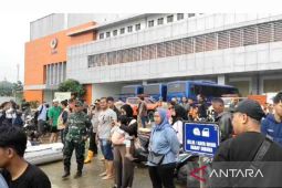 Akses jalan menuju Pondok Gede Permai Bekasi tergenang air 80 centimeter