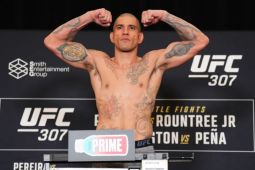 Alex Pereira harus kurangi bobot badan 20 kg jelang UFC 313