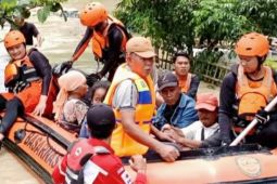 Empat desa di Karawang terisolasi akibat banjir luapan Sungai Cibeet setinggi 1,5 meter