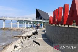 Kontraktor klarifikasi soal kerusakan alun-alun Gadobangkong