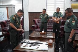 Pangdam IM terima empat pucuk senjata dari masyarakat