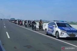 Ratusan sepeda motor masuk tol Bekasi menuju Jakarta