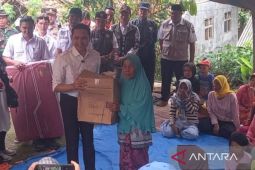 Pemkab Cianjur bantu memperbaiki rumah warga pergeseran tanah