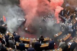 Tiga orang terluka akibat kericuhan di sidang parlemen Serbia