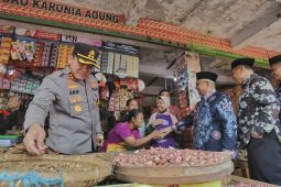 Polres Blitar dan forkopimda sidak stok bahan pokok di pasar