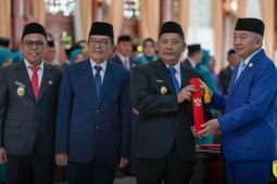 Bupati-Wakil Bupati HST terima SK dan memori jabatan dari Gubernur
