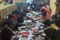 Warga Sepa Maluku Tengah lestarikan tradisi sahur bersama tetangga selama Ramadhan