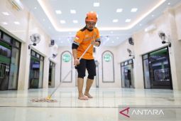 Baznas terjunkan tim lakukan aksi resik masjid pascabanjir di Jakarta