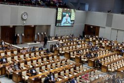 Rapat Paripurna DPR setujui  laporan Komisi II evaluasi Pimpinan DKPP