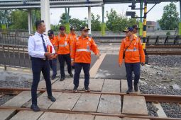 Angkutan Lebaran 2025, KAI cek lintas Surabaya Gubeng-Mojokerto
